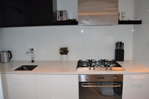 Executive Stay Little Collins Street - Queensland Tourism 3