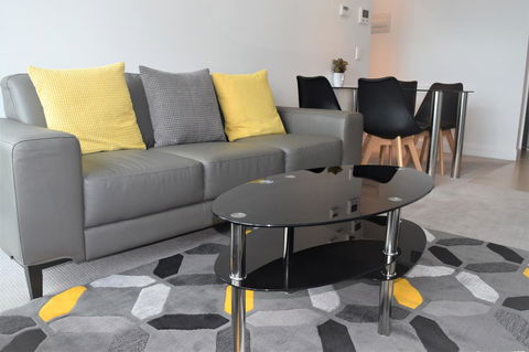 Executive Stay Little Collins Street - Queensland Tourism 1