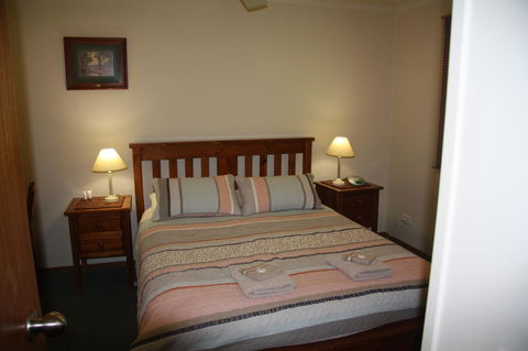 Shady Brook Cottages - Queensland Tourism 34