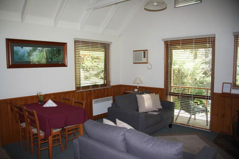 Shady Brook Cottages - Queensland Tourism 26