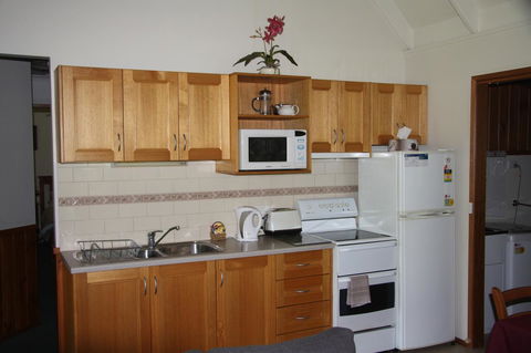 Shady Brook Cottages - Queensland Tourism 27