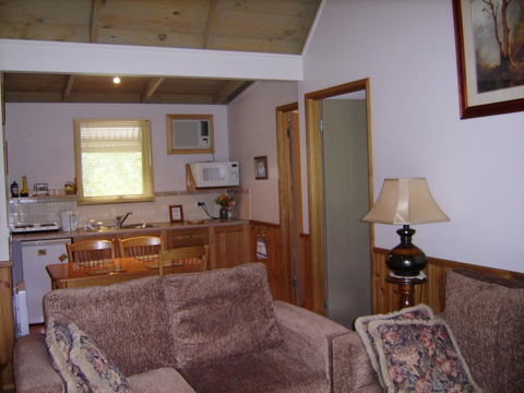 Shady Brook Cottages - Queensland Tourism 22