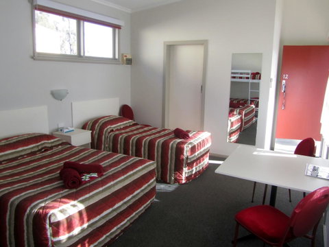 The Highlander Motel - 24HR Check In - QLD Tourism 25