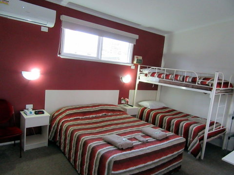 The Highlander Motel - 24HR Check In - QLD Tourism 16