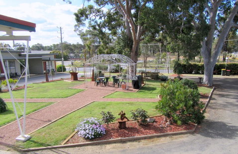The Highlander Motel - 24HR Check In - QLD Tourism 6