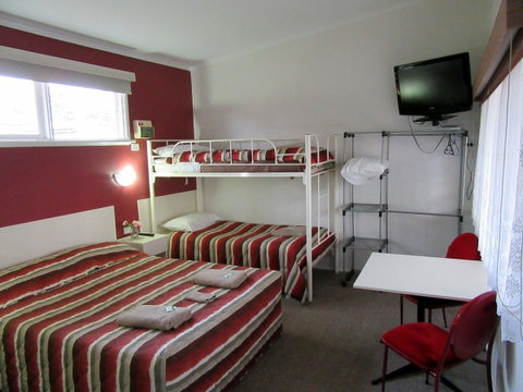 The Highlander Motel - 24HR Check In - QLD Tourism 17