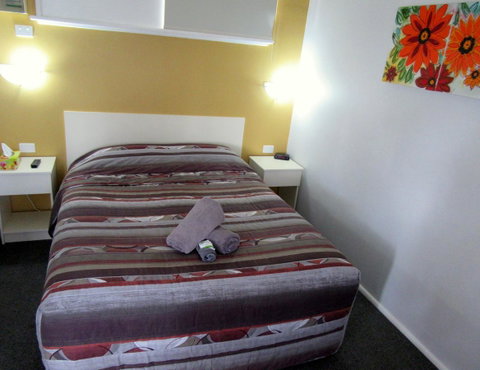 The Highlander Motel - 24HR Check In - QLD Tourism 13