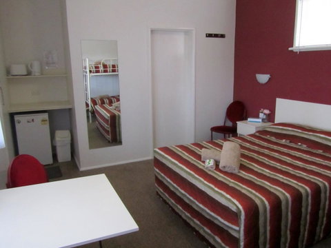 The Highlander Motel - 24HR Check In - QLD Tourism 15