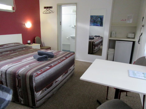 The Highlander Motel - 24HR Check In - QLD Tourism 1