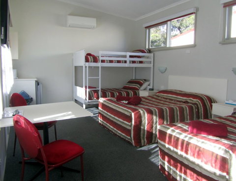 The Highlander Motel - 24HR Check In - QLD Tourism 18