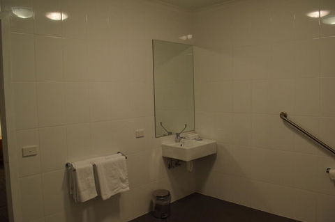 CROWN CENTRAL BUSINESS DISTRICT MOTEL - NO UNDER 18s - QLD Tourism 39