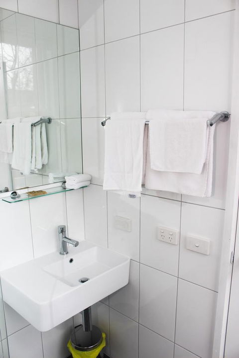CROWN CENTRAL BUSINESS DISTRICT MOTEL - NO UNDER 18s - QLD Tourism 42