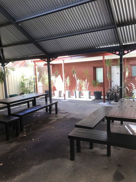 CROWN CENTRAL BUSINESS DISTRICT MOTEL - NO UNDER 18s - QLD Tourism 16