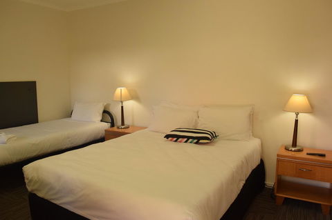 CROWN CENTRAL BUSINESS DISTRICT MOTEL - NO UNDER 18s - QLD Tourism 37