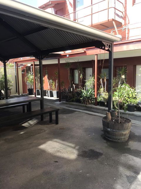 CROWN CENTRAL BUSINESS DISTRICT MOTEL - NO UNDER 18s - QLD Tourism 13