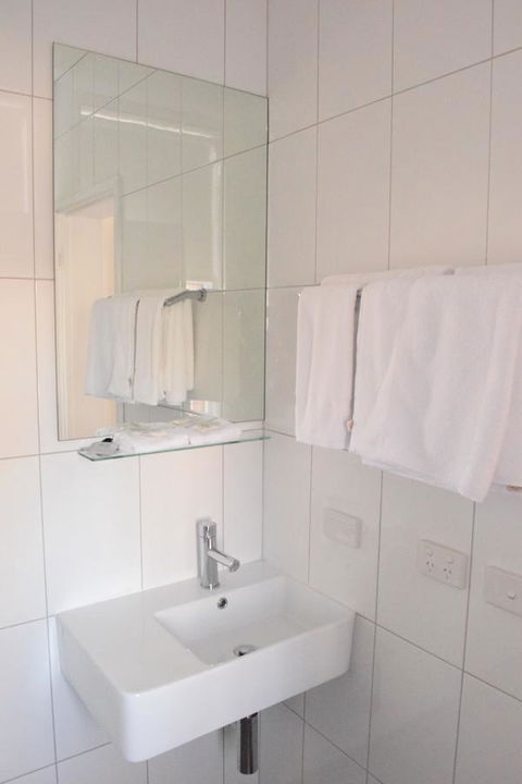 CROWN CENTRAL BUSINESS DISTRICT MOTEL - NO UNDER 18s - QLD Tourism 29