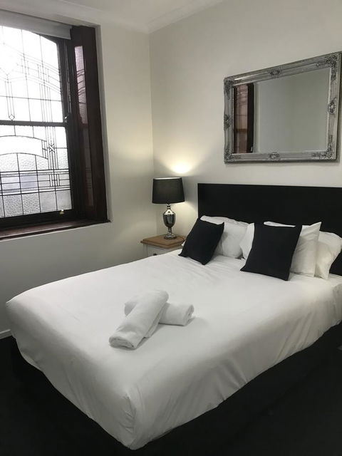 CROWN CENTRAL BUSINESS DISTRICT MOTEL - NO UNDER 18s - QLD Tourism 0