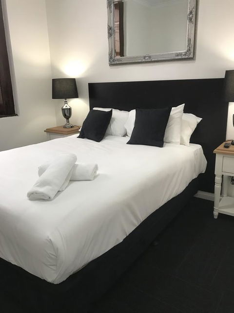 CROWN CENTRAL BUSINESS DISTRICT MOTEL - NO UNDER 18s - QLD Tourism 19
