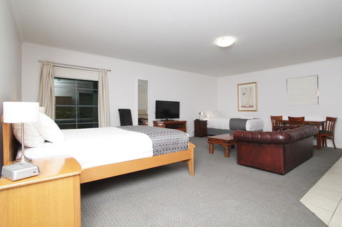 Quality Inn & Suites The Menzies - QLD Tourism 10