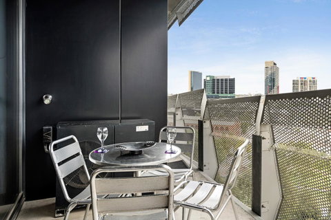 Docklands Executive Apartments - Melbourne - QLD Tourism 35