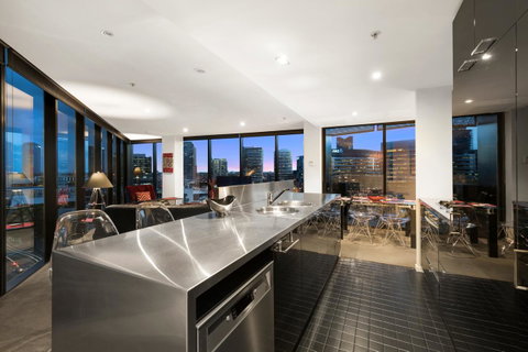 Docklands Executive Apartments - Melbourne - QLD Tourism 14