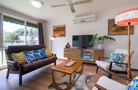 Uptown Frankston - QLD Tourism 3