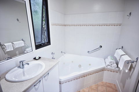 Goldfield Holiday Units - QLD Tourism 15