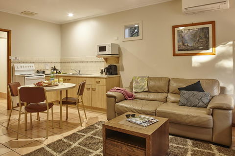 Goldfield Holiday Units - QLD Tourism 10