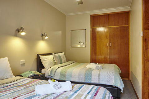 Goldfield Holiday Units - QLD Tourism 3
