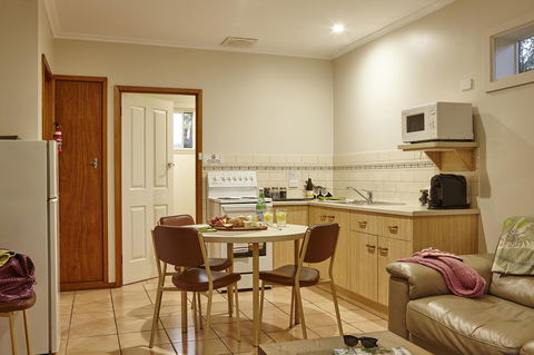 Goldfield Holiday Units - QLD Tourism 7
