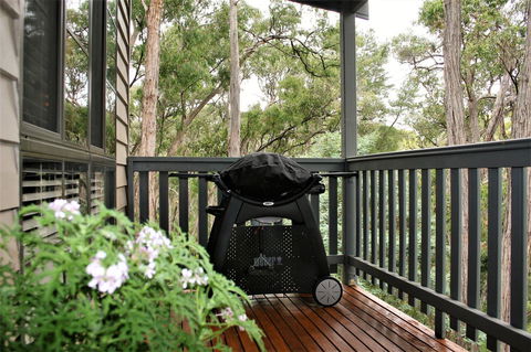 Tangenong Cottages - QLD Tourism 17