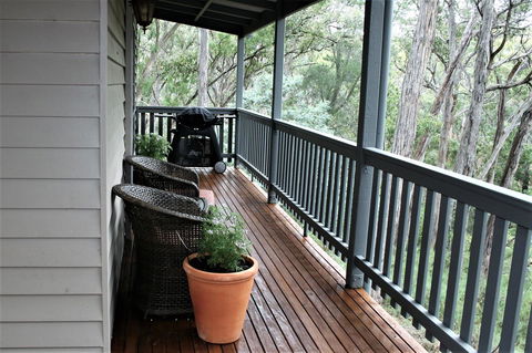Tangenong Cottages - QLD Tourism 18