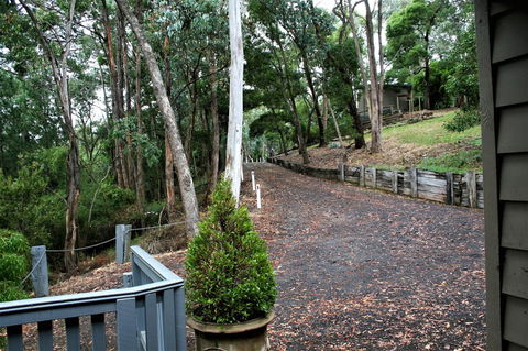 Tangenong Cottages - QLD Tourism 19