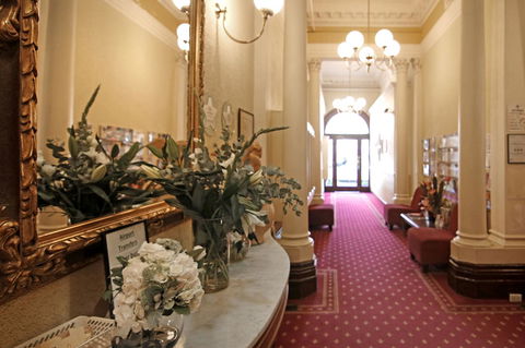 Hotel Claremont Guest House - QLD Tourism 0