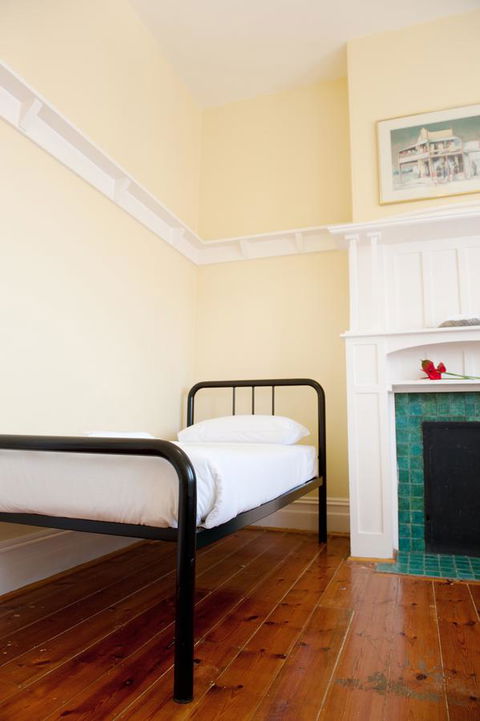 Hotel Claremont Guest House - QLD Tourism 4