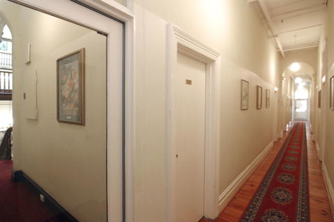 Hotel Claremont Guest House - QLD Tourism 14