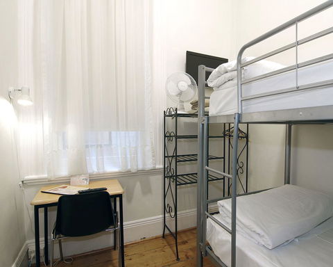 Hotel Claremont Guest House - QLD Tourism 1