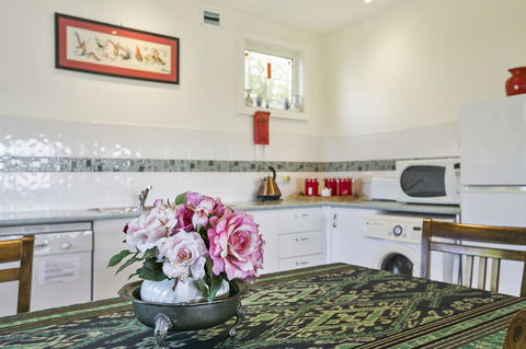 Black Dolphin Beach Penthouse - QLD Tourism 17