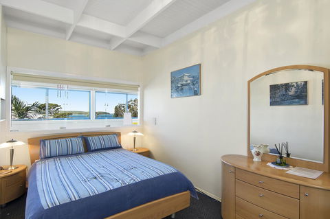 Black Dolphin Beach Penthouse - QLD Tourism 8