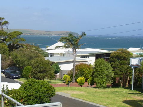 Black Dolphin Beach Penthouse - QLD Tourism 16