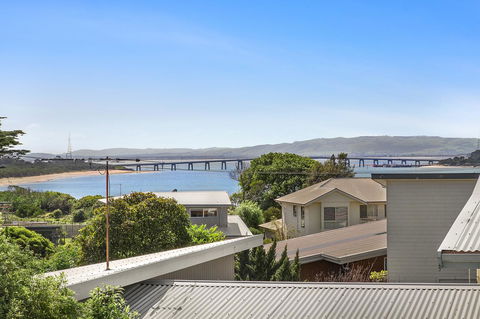 Black Dolphin Beach Penthouse - QLD Tourism 19