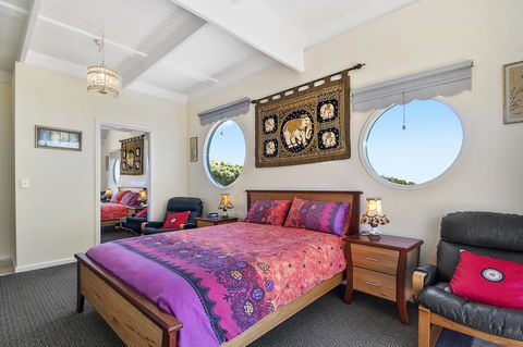 Black Dolphin Beach Penthouse - QLD Tourism 12