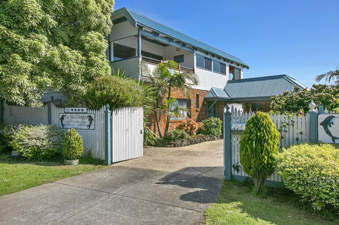 Black Dolphin Beach Penthouse - QLD Tourism 1