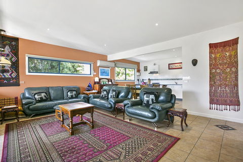 Black Dolphin Beach Penthouse - QLD Tourism 5