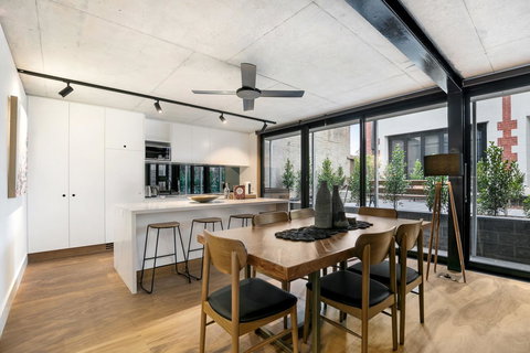 Stylish Apartment In Unique Church Development - QLD Tourism 8