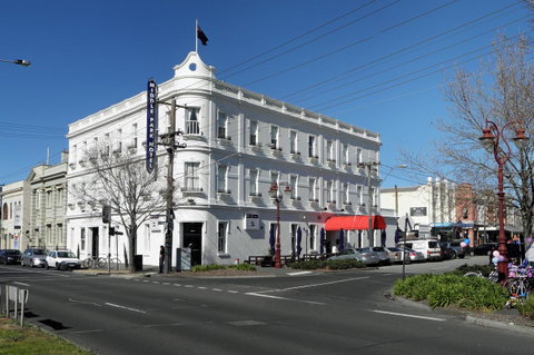 Middle Park Hotel - QLD Tourism 7