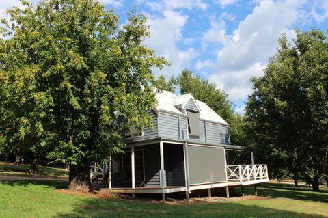 Abbys Cottages Bright - Queensland Tourism 11
