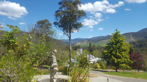 Abbys Cottages Bright - Queensland Tourism 34