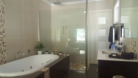 Abbys Cottages Bright - Queensland Tourism 35