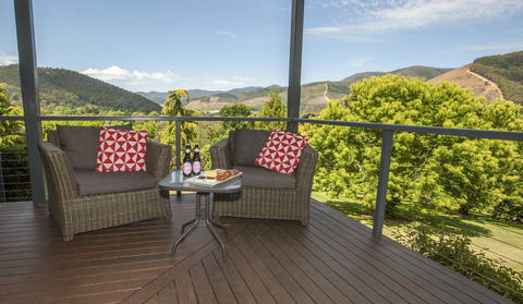 Abbys Cottages Bright - Queensland Tourism 7